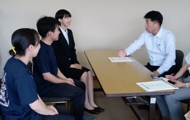 下野六太参議院議員が青空ラボを視察